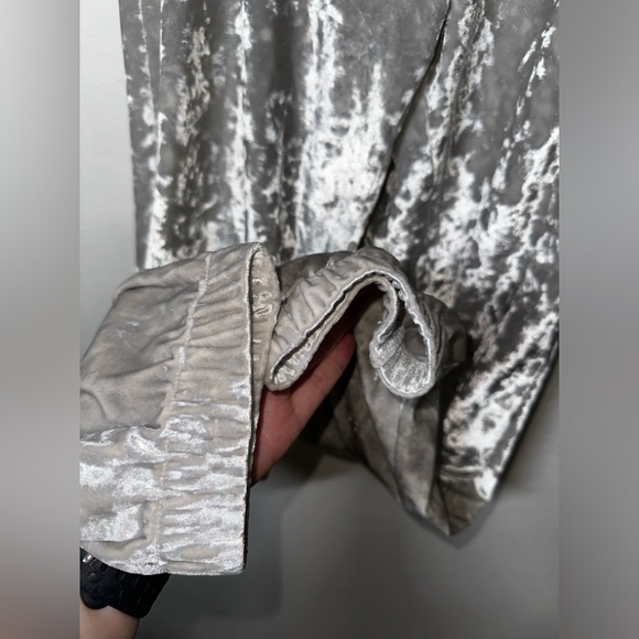 Glitzy, velvety smooth Victoria’s Secret pants ✨like new! - Picture 4 of 8